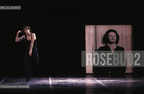 - Venezia,1994.Gran Teatro la Fenice.Piaf coreografia di Maurice Bejart. Corpo di ballo Bejart Ballet Lausanne Danza balletto coreografia musica palco ballerini.- Venice,1994. Gran Teatro la Fenice. Piaf choreographed by Maurice Bejart. Corps de ballet Bejart ballet Lausanne ©Graziano Arici/Rosebud2