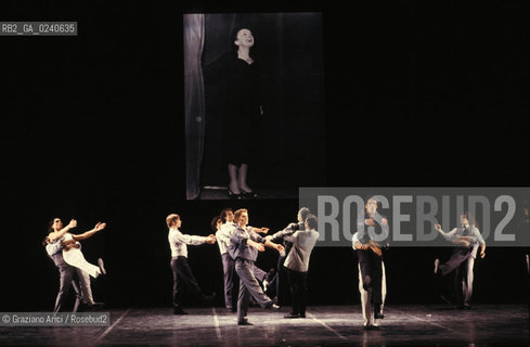 - Venezia,1994.Gran Teatro la Fenice.Piaf coreografia di Maurice Bejart. Corpo di ballo Bejart Ballet Lausanne Danza balletto coreografia musica palco ballerini.- Venice,1994. Gran Teatro la Fenice. Piaf choreographed by Maurice Bejart. Corps de ballet Bejart ballet Lausanne ©Graziano Arici/Rosebud2