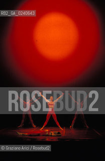 - Venezia,1989.Gran Teatro la Fenice.Luccello di fuoco coreografia di Maurice Bejart musica di Igor Stravinskij.Danza balletto coreografia musica palco ballerini.- Venice,1989. Gran Teatro la Fenice.Luccello di fuoco choreographed by Maurice Bejart, music by Igor Stravinskij. Corps de ballet Bejart ballet Lausanne ©Graziano Arici/Rosebud2