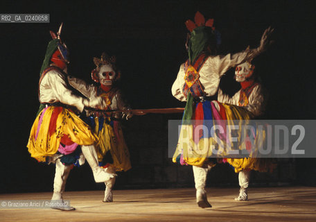 - Venezia,1980.Biennale Teatro.Danza orientale India Buthan DANZA oriente ballo teatro.- Venice,1980. Theater Biennale. Dancing Bhutan MES ©Graziano Arici/Rosebud2  astga ©Graziano Arici/Rosebud2