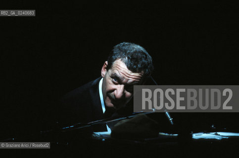 - Venezia,1996. Ritratto del cantautore Paolo Conte durante un concerto. Musica cantautore jazz Folk Pop Blues avvocato Conte pianoforte.- Venice,1996.Portrait of the singer Paolo Conte during a concert  ©  Graziano Arici