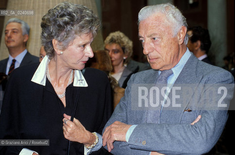 Venezia,1996.Palazzo Grassi.Ritratto del Presidente della Fiat Giovanni Agnelli insieme alla moglie Marella. Politica FIAT azienda presidente Agnelli imprenditore industria moglie.Venice,1996. Portrait of the Giovanni Agnelli, Italian industrialist and principal shareholder of Fiat with his wife Marella ©Graziano Arici/Rosebud2