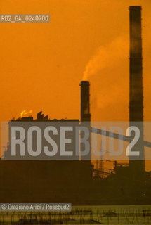 Venezia,1980.Inquinamento a Porto Marghera. Fabbrica Marghera inquinamento paesaggio ambiente.Venice,1980. Pollution in Venice, Porto Marghera  ©Graziano Arici/Rosebud2