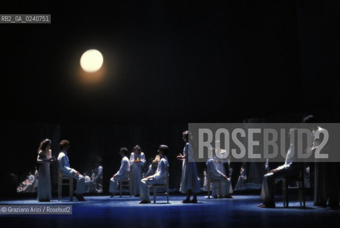 - Venezia,Gran Teatro la Fenice,1983.Underwood,Coreografia di Carolyn Carlson e Larrio Ekson,corpo di ballo Teatro e Danza la Fenice di Carolyn Carlson.DANZA balletto corpo ballo corps choreografo choreographer Choreographed.- Venice,Gran Teatro la Fenice,1983.Underwood,Choreographed by Carolyn Carlson and Larrio Ekson,corps de ballet Carolyn Carlsons la Fenice Theatre and Dance MES ©Graziano Arici/Rosebud2   astga ©Graziano Arici/Rosebud2