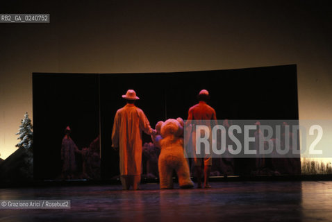 - Venezia,Gran Teatro la Fenice,1983.Underwood,Coreografia di Carolyn Carlson e Larrio Ekson,corpo di ballo Teatro e Danza la Fenice di Carolyn Carlson.DANZA balletto corpo ballo corps choreografo choreographer Choreographed.- Venice,Gran Teatro la Fenice,1983.Underwood,Choreographed by Carolyn Carlson and Larrio Ekson,corps de ballet Carolyn Carlsons la Fenice Theatre and Dance MES ©Graziano Arici/Rosebud2   astga ©Graziano Arici/Rosebud2