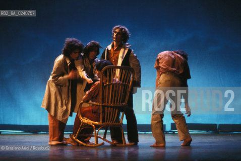 - Venezia,Gran Teatro la Fenice,1983.Underwood,Coreografia di Carolyn Carlson e Larrio Ekson,corpo di ballo Teatro e Danza la Fenice di Carolyn Carlson.DANZA balletto corpo ballo corps choreografo choreographer Choreographed.- Venice,Gran Teatro la Fenice,1983.Underwood,Choreographed by Carolyn Carlson and Larrio Ekson,corps de ballet Carolyn Carlsons la Fenice Theatre and Dance MES ©Graziano Arici/Rosebud2   astga ©Graziano Arici/Rosebud2