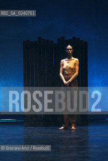 - Venezia,Gran Teatro la Fenice,1983.Underwood,Coreografia di Carolyn Carlson e Larrio Ekson,corpo di ballo Teatro e Danza la Fenice di Carolyn Carlson.DANZA balletto corpo ballo corps choreografo choreographer Choreographed.- Venice,Gran Teatro la Fenice,1983.Underwood,Choreographed by Carolyn Carlson and Larrio Ekson,corps de ballet Carolyn Carlsons la Fenice Theatre and Dance MES ©Graziano Arici/Rosebud2   astga ©Graziano Arici/Rosebud2