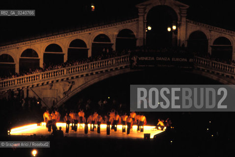 Venezia,1979.Coreografia Canal Grande di Maurice Bejart.Corpo di ballo Bejart Ballet Lausanne.Dance balletto coreografia .Venice,1979.Choreographed by Maurice Bejart,corps de ballet Bejart Ballet Lausanne ©Graziano Arici/Rosebud2  astga ©Graziano Arici/Rosebud2