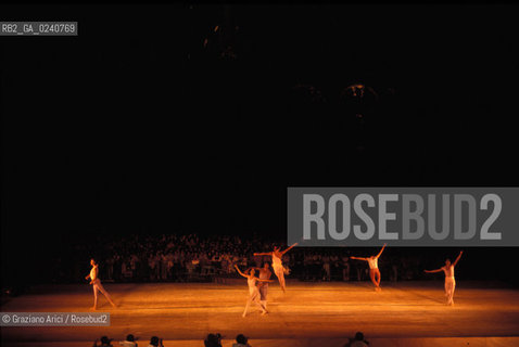 Venezia,1979.Coreografia Canal Grande di Maurice Bejart.Corpo di ballo Bejart Ballet Lausanne.Dance balletto coreografia .Venice,1979.Choreographed by Maurice Bejart,corps de ballet Bejart Ballet Lausanne ©Graziano Arici/Rosebud2  astga ©Graziano Arici/Rosebud2