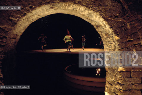 Venezia,1975.(Ghetto).Balletto Acqua Alta, coreografia di Maurice Bejart. DANZA balletto coreografia ballerino Ghetto.Venice,1975.Ballet High Tide, choreographed by Maurice Bejart MES ©Graziano Arici/Rosebud2   astga ©Graziano Arici/Rosebud2