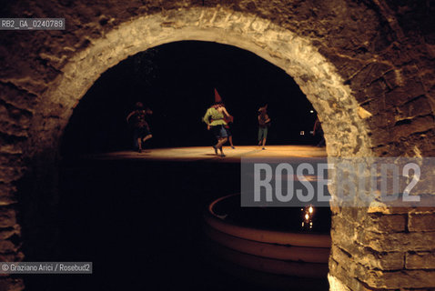 Venezia,1975.(Ghetto).Balletto Acqua Alta, coreografia di Maurice Bejart. DANZA balletto coreografia ballerino Ghetto.Venice,1975.Ballet High Tide, choreographed by Maurice Bejart MES ©Graziano Arici/Rosebud2   astga ©Graziano Arici/Rosebud2