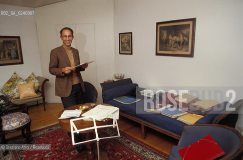 - Venezia,1985.Ritratto del direttore dorchestra Claudio Scimone nella sua casa a Padova. Musica orchestra direttore.- Venice,1985.Portrait of the conductor Claudio Scimone at his home in Padua ©Graziano Arici/Rosebud2