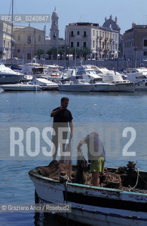 - Trani(Puglia),2002.Il porto.Geo Trani porto mare.-Trani(Puglia),2002. Maritime port ©Graziano Arici/Rosebud2