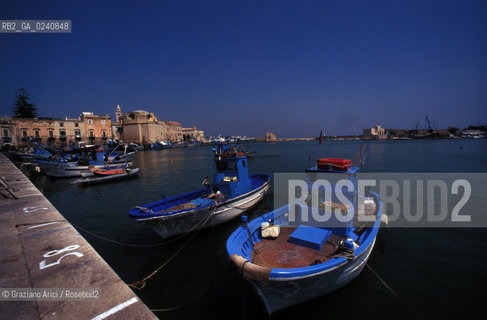 - Trani(Puglia),2002.Il porto.Geo Trani porto mare.-Trani(Puglia),2002. Maritime port ©Graziano Arici/Rosebud2