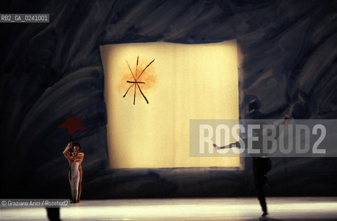 -Venezia,1981. Biennale Musica. Il balletto pantomima  Le Bal Mirò, opera di Silvano Bussotti. Musica Danza Mirò balletto coreografia scenografia contemporaneo.-Venice,1981. Music Biennale. The ballet Le Bal Mirò, by Silvano Bussotti ©Graziano Arici/Rosebud2