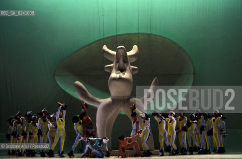 -Venezia,1981. Biennale Musica. Il balletto pantomima  Le Bal Mirò, opera di Silvano Bussotti. Musica Danza Mirò balletto coreografia scenografia contemporaneo.-Venice,1981. Music Biennale. The ballet Le Bal Mirò, by Silvano Bussotti ©Graziano Arici/Rosebud2