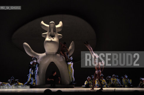 -Venezia,1981. Biennale Musica. Il balletto pantomima  Le Bal Mirò, opera di Silvano Bussotti. Musica Danza Mirò balletto coreografia scenografia contemporaneo.-Venice,1981. Music Biennale. The ballet Le Bal Mirò, by Silvano Bussotti ©Graziano Arici/Rosebud2