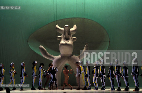 -Venezia,1981. Biennale Musica. Il balletto pantomima  Le Bal Mirò, opera di Silvano Bussotti. Musica Danza Mirò balletto coreografia scenografia contemporaneo.-Venice,1981. Music Biennale. The ballet Le Bal Mirò, by Silvano Bussotti ©Graziano Arici/Rosebud2