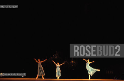 -Venezia,1981. Biennale Danza. Balletto Pas de trois. Danza balletto Pas de trois.-Venice,1981. Dance Biennale. The ballet Pas de trois. Mes © Archivio Graziano Arici  astga ©Graziano Arici/Rosebud2
