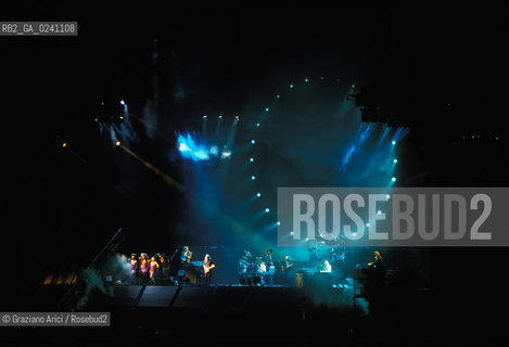 Venezia,1989.Piazza San Marco. Concerto del gruppo rock Pink Floyd: il palco Musica band rock psichedelico progressivo concerto.Venice,1989. St Marks Square during the concert of the Pink Floyd rock band:the platform ©Graziano Arici/Rosebud2