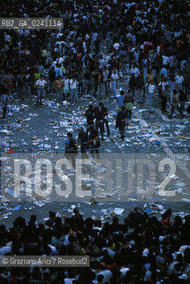 Venezia,1989.Piazza San Marco. Situazione della Piazza dopo il concerto del gruppo rock Pink Floyd. Musica band rock psichedelico progressivo .Venice,1989. St Marks Square after the concert of the Pink Floyd rock band ©Graziano Arici/Rosebud2