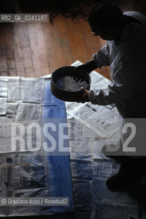 - Venezia,1982.Ritratto del pittore Giuseppe Santomaso nel suo studio mentre dipinge.ARTE pittura pittore dipinto .- Venice,1982.Portrait of the painter Giuseppe Santomaso in his studio ©Graziano Arici/Rosebud2  astga ©Graziano Arici/Rosebud2