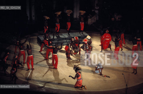 -Venezia,1975. Biennale Danza. Balletto nazionale del Senegal. Danza ballo ballerino Senegal.-Venice,1975. Dance Biennale.National Ballet of Senegal.MES ©Graziano Arici/Rosebud2 .