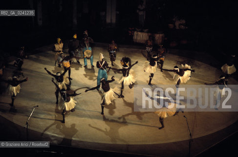-Venezia,1975. Biennale Danza. Balletto nazionale del Senegal. Danza ballo ballerino Senegal.-Venice,1975. Dance Biennale.National Ballet of Senegal.MES ©Graziano Arici/Rosebud2 .