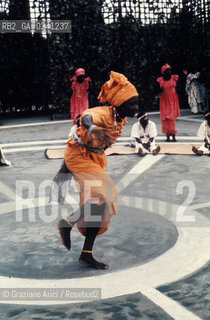 -Venezia,1975. Biennale Danza. Balletto nazionale del Senegal. Danza ballo ballerino Senegal.-Venice,1975. Dance Biennale.National Ballet of Senegal.MES ©Graziano Arici/Rosebud2 .  astga ©Graziano Arici/Rosebud2