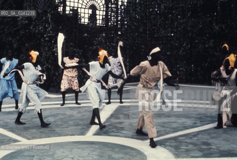 -Venezia,1975. Biennale Danza. Balletto nazionale del Senegal. Danza ballo ballerino Senegal.-Venice,1975. Dance Biennale.National Ballet of Senegal.MES ©Graziano Arici/Rosebud2 .  astga ©Graziano Arici/Rosebud2