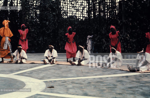 -Venezia,1975. Biennale Danza. Balletto nazionale del Senegal. Danza ballo ballerino Senegal.-Venice,1975. Dance Biennale.National Ballet of Senegal.MES ©Graziano Arici/Rosebud2 .  astga ©Graziano Arici/Rosebud2