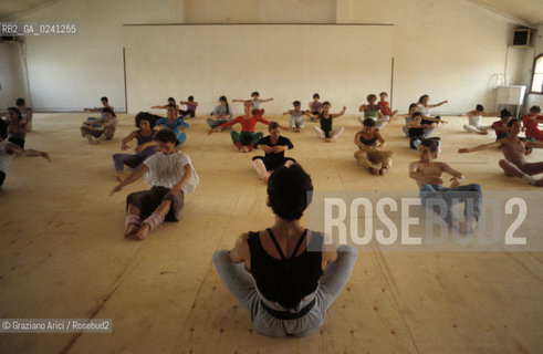 -Venezia,1980. Stage di danza del ballerino e coreografo Larrio Ekson. Danza ballerino coreografo stage lezione.-Venice,1980. Lesson- stage of the dancer and coreographer Larrio Ekson ©Graziano Arici/Rosebud2  astga ©Graziano Arici/Rosebud2