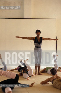 -Venezia,1980. Stage di danza del ballerino e coreografo Larrio Ekson. Danza ballerino coreografo stage lezione.-Venice,1980. Lesson- stage of the dancer and coreographer Larrio Ekson ©Graziano Arici/Rosebud2  astga ©Graziano Arici/Rosebud2