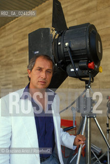 - Venezia, 1985. Festival Internazionale dArte Cinematografica di Venezia.Ritratto del direttore della fotografia Vittorio Storaro. Cinema ritratto fotografia direttore faro.- Venice,1985. Venice International Film Festival.Portrait of Vittorio Storaro, Italian cinematographer ©  Graziano Arici