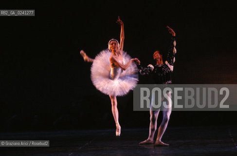 Venice, 1988. Gran Teatro La Fenice.Swan Lake ballet, coreographed by Marius Petipa and Lev Ivanov, music by Pyotr Ilyich Tchaikovsky, corps ballet of the S.M.Kirov theatre Leningrad .Venezia, 1988. Gran Teatro La Fenice. Balletto Il Lago dei Cigni,corpo di ballo teatro S.M.Kirov di Leningrado, coreografia di Marius Petipa e Lev Ivanov, musica di Pyotr Ilyich Tchaikovsky. Danza balletto classica Lago dei cigni Fenice MES ©Graziano Arici/Rosebud2.