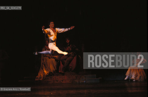 Venice, 1988. Gran Teatro La Fenice.Swan Lake ballet, coreographed by Marius Petipa and Lev Ivanov, music by Pyotr Ilyich Tchaikovsky, corps ballet of the S.M.Kirov theatre Leningrad .Venezia, 1988. Gran Teatro La Fenice. Balletto Il Lago dei Cigni,corpo di ballo teatro S.M.Kirov di Leningrado, coreografia di Marius Petipa e Lev Ivanov, musica di Pyotr Ilyich Tchaikovsky. Danza balletto classica Lago dei cigni Fenice MES ©Graziano Arici/Rosebud2.