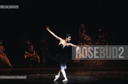 Venice, 1988. Gran Teatro La Fenice.Swan Lake ballet, coreographed by Marius Petipa and Lev Ivanov, music by Pyotr Ilyich Tchaikovsky, corps ballet of the S.M.Kirov theatre Leningrad .Venezia, 1988. Gran Teatro La Fenice. Balletto Il Lago dei Cigni,corpo di ballo teatro S.M.Kirov di Leningrado, coreografia di Marius Petipa e Lev Ivanov, musica di Pyotr Ilyich Tchaikovsky. Danza balletto classica Lago dei cigni Fenice MES ©Graziano Arici/Rosebud2.