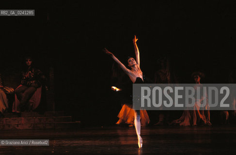 Venice, 1988. Gran Teatro La Fenice.Swan Lake ballet, coreographed by Marius Petipa and Lev Ivanov, music by Pyotr Ilyich Tchaikovsky, corps ballet of the S.M.Kirov theatre Leningrad .Venezia, 1988. Gran Teatro La Fenice. Balletto Il Lago dei Cigni,corpo di ballo teatro S.M.Kirov di Leningrado, coreografia di Marius Petipa e Lev Ivanov, musica di Pyotr Ilyich Tchaikovsky. Danza balletto classica Lago dei cigni Fenice MES ©Graziano Arici/Rosebud2.