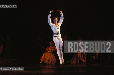 Venice, 1988. Gran Teatro La Fenice.Swan Lake ballet, coreographed by Marius Petipa and Lev Ivanov, music by Pyotr Ilyich Tchaikovsky, corps ballet of the S.M.Kirov theatre Leningrad .Venezia, 1988. Gran Teatro La Fenice. Balletto Il Lago dei Cigni,corpo di ballo teatro S.M.Kirov di Leningrado, coreografia di Marius Petipa e Lev Ivanov, musica di Pyotr Ilyich Tchaikovsky. Danza balletto classica Lago dei cigni Fenice MES ©Graziano Arici/Rosebud2.