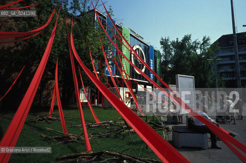 -Basilea,Svizzera,1995. Basilea Art. Arte fiera Svizzera Basilea geo città.-Basel,Switzerland,1995. Basilea Art ©Graziano Arici/Rosebud2