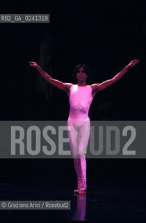 -Venezia,1981.Teatro Malibran. Il ballerino Ekson Larrio nel balletto Undici Ondedi Carolyn Carlson. Danza Balletto coreografa Carlson Undici onde Malibran.-Venice,1981. Teatro Malibran. The dancer Ekson Larrio in the ballett Undici Onde by Carolyn Carlson, contemporary dance choreographer MES ©Graziano Arici/Rosebud2  astga ©Graziano Arici/Rosebud2