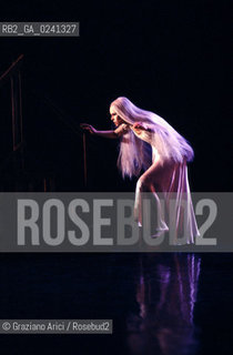 -Venezia,1981.Teatro Malibran. Balletto Undici Ondedi Carolyn Carlson. Danza Balletto coreografa Carlson Undici onde Malibran.-Venice,1981. Teatro Malibran. Ballett Undici Onde by Carolyn Carlson, contemporary dance choreographer MES ©Graziano Arici/Rosebud2  astga ©Graziano Arici/Rosebud2