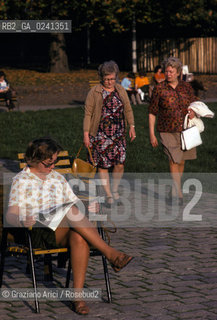 -1978.Ungheria,Budapest.Domenica al parco.Geo capitale capital parco park.-1978.Hungary,Budapest.Sunday to the park Mes ©  Graziano Arici.