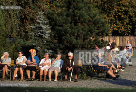-1978,Ungheria,Budapest.Domenica al parco.Geo capitale capital parco park.-1978,Hungary,Budapest.Sunday to the park Mes ©  Graziano Arici.