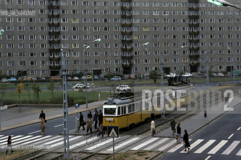 - Ungheria,Budapest,1978.Quartiere periferico.GEO periferia quartiere outskirt tram .- Hungary,Budapest,1978.Outskirt Mes ©  Graziano Arici.