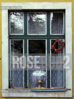 Ungheria,1978. Coltivazione di peperoncino.GEO peperoncino chilli finestra.Hungary,1978. Cultivation of chilli pepper Mes ©  Graziano Arici