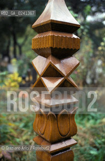 - Ungheria,Budapest,1978.II cimitero,tombe transilvaniche. GEO cimitero .- Hungary,Budapest,1978.The cemetery, Tombs of the Transylvania Mes ©  Graziano Arici.