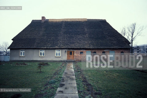 - Mare Baltico,1980.Casa tipica.GEO mare casa Baltico.- Baltic Sea,1980.Typical house in the Baltic Sea zone Mes ©  Graziano Arici