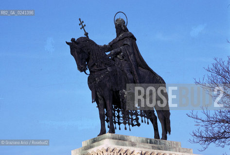 - Ungheria,Budapest,1978.Statua equestre Santo Stefano patrono.GEO capitale capital statua .- Hungary,Budapest,1978.Statue of Saint Steven Mes ©  Graziano Arici.