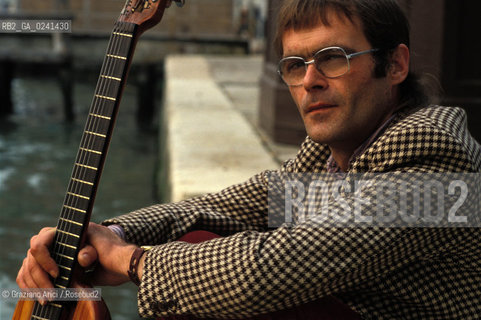 Venezia, 1995.Ritratto del chitarrista Hans Reichel. Musica chitarrista chitarra ritratto.Venice, 1995. Portrait of the guitarist  Hans Reichel ©Graziano Arici/Rosebud2  astga ©Graziano Arici/Rosebud2